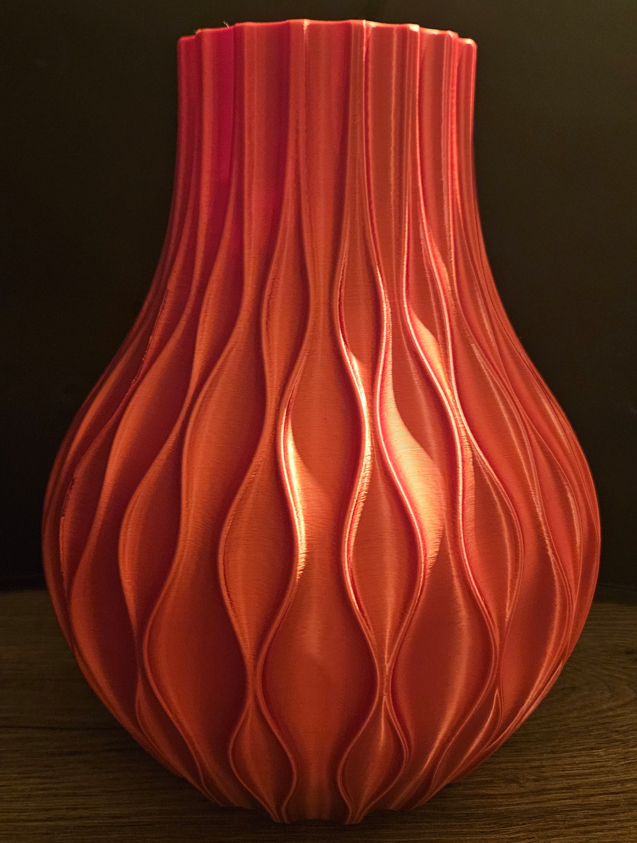 Silk red swirl vase